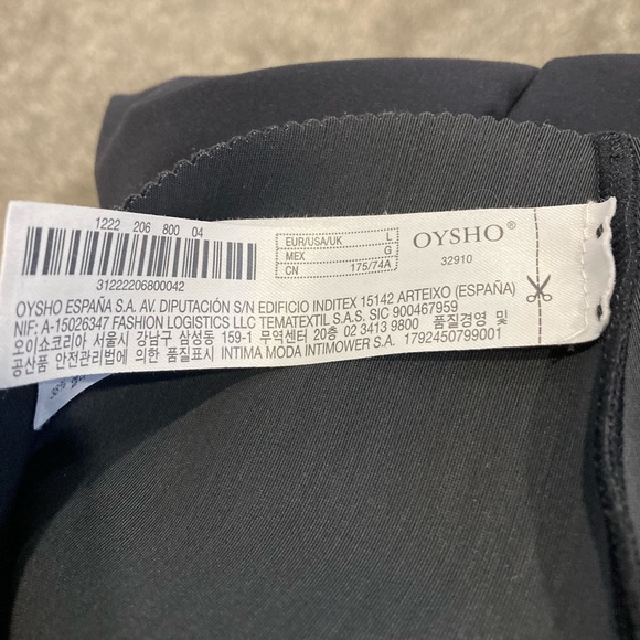 Oysho - black high rise Capri leggings ( Tag is L - fits medium! ) - Picture 9 of 11